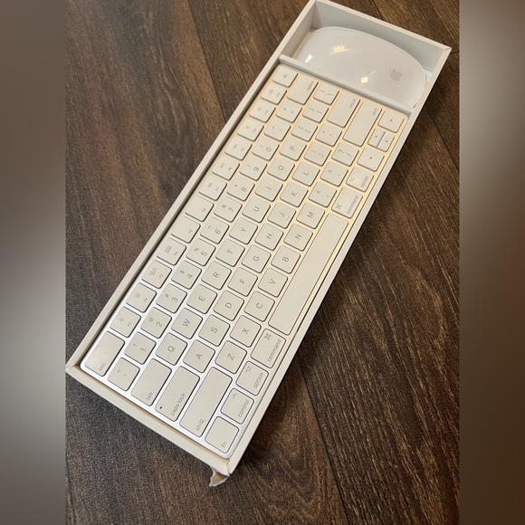 Apple Magic Mouse 2 and Magic Keyboard set Used